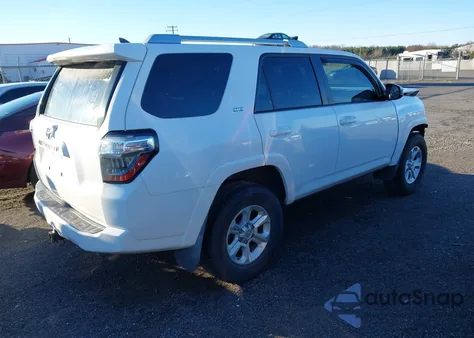 2015 Toyota 4Runner Sr5 z USA, uszkodzony, nr VIN JTEBU5JR8F5257969